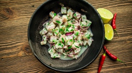 Kim są Ceviche Virgins? LIFESTYLE, Moda - Czy coś jeszcze może nas zaskoczyć? Czy zjedliśmy już wszystko? Okazuje się, że każdy z nas może zostać Kolumbem i odkryć swój kawałek Ameryki. Jak? Wystarczy spróbować ceviche.